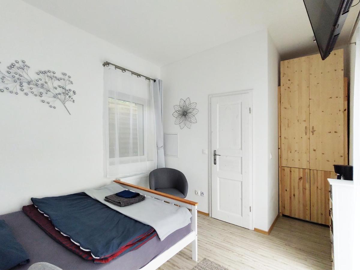 Schwanenburg Apartments Kolonie Rontgental Exterior photo